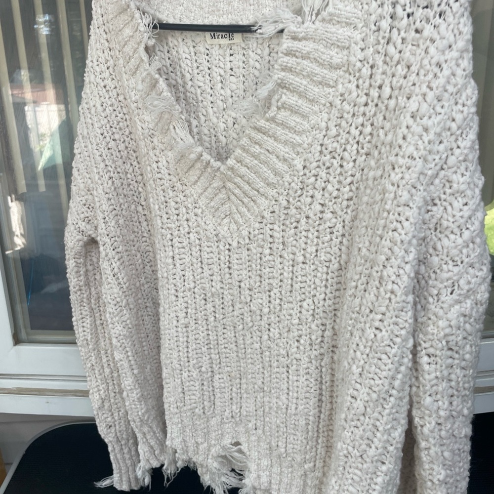 Miracle Women's V-Neck Sweater in Off-White